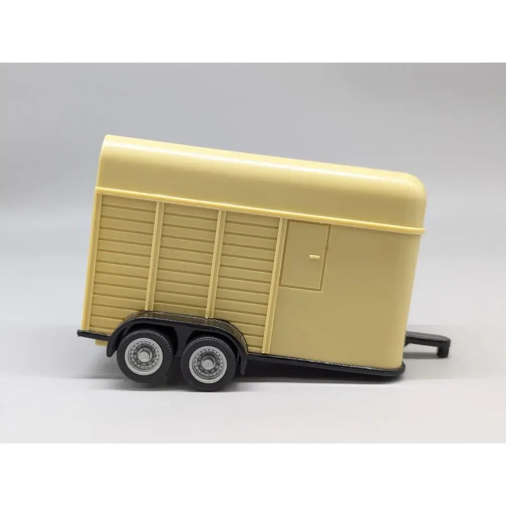 Ertl Farm Enclosed Horse Trailer 6.5